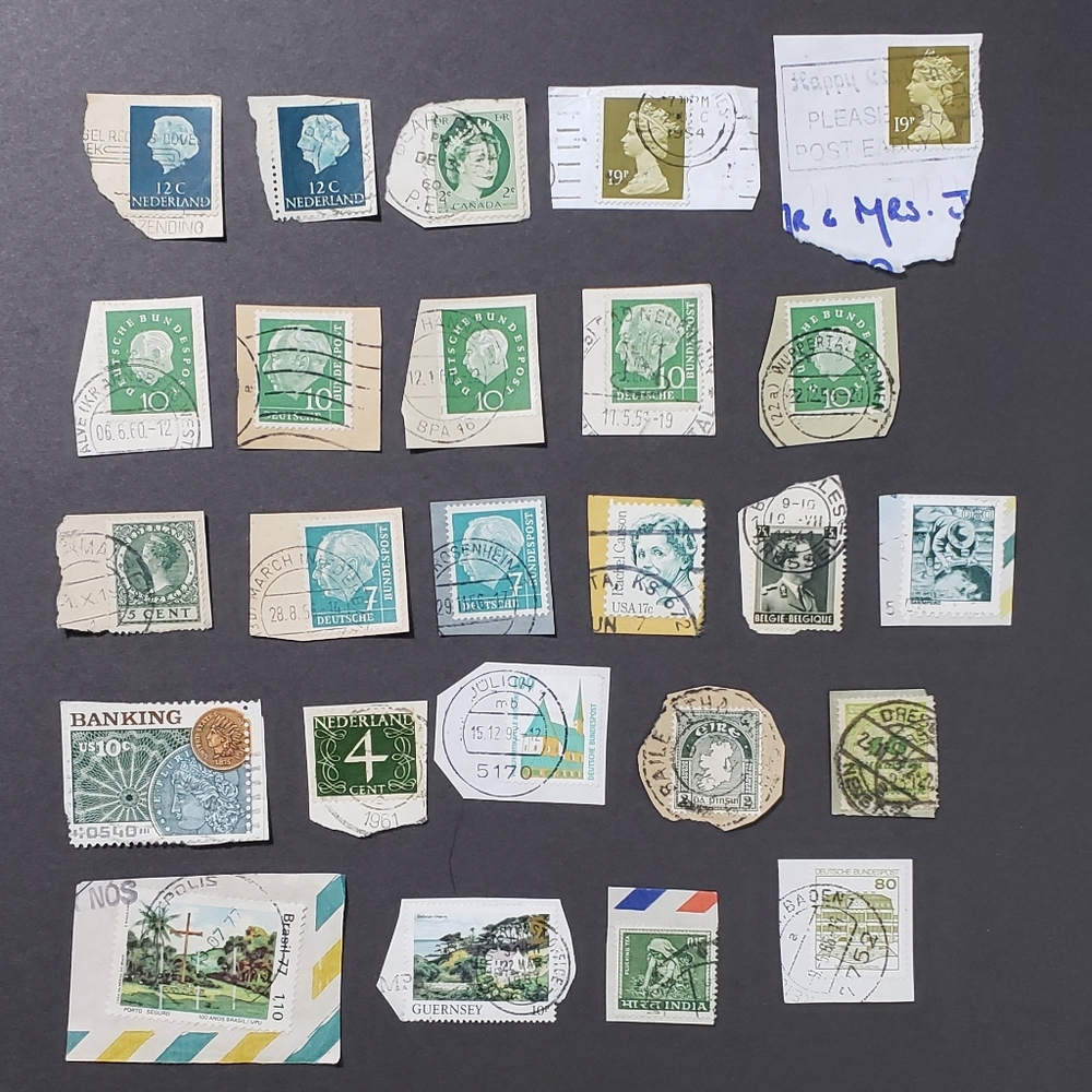 Lot of 25 Postage Stamps, Green, Journal